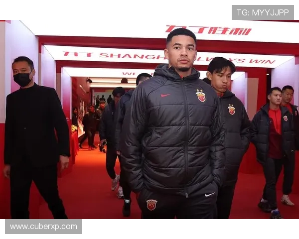 中超半场战况：蒋光太关键防守 莱昂纳多错失单刀 海港与泰山战至0比0